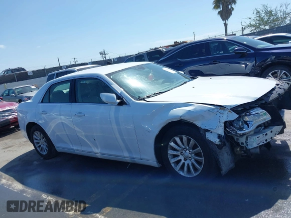 2014 Chrysler 300 z VIN 2C3CCAAG9EH301766, wystawiony jako IAAI lot #41811380 z przebiegiem 111 580 mil mil oraz . Historia ofert i sprzedaży dostępna na DreamBid. Obrazek 13.