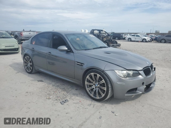 2011 BMW M3 z VIN WBSPM9C55BE202555, wystawiony jako Copart lot #46923435 z przebiegiem 78 949 mil mil oraz Szkody całkowita. Historia ofert i sprzedaży dostępna na DreamBid. Obrazek 4.