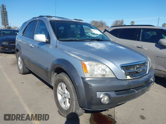 2004 Kia Sorento LX z VIN KNDJD733X45297844, wystawiony jako IAAI lot #41510715 z przebiegiem 222 676 mil mil oraz . Historia ofert i sprzedaży dostępna na DreamBid. Obrazek 1.