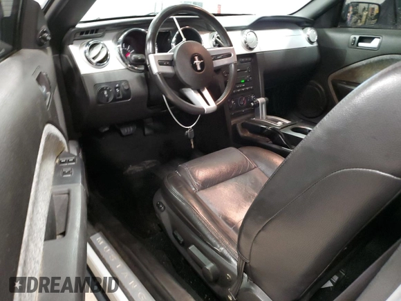 2005 Ford Mustang Deluxe with VIN 1ZVFT84N155208479, listed as a Copart auction lot 43827665 with 139,599 mi miles and Clean title. Bid and sale history available at DreamBid. Image 8.