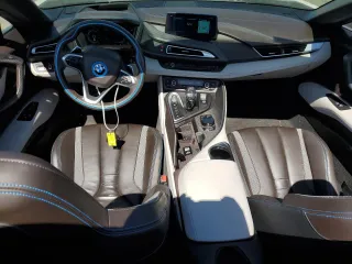 2019 BMW i8 z VIN WBY2Z6C56K7D28673, wystawiony jako Copart lot #59830683 z przebiegiem 26 993 mil mil oraz . Historia ofert i sprzedaży dostępna na DreamBid. Obrazek 8.