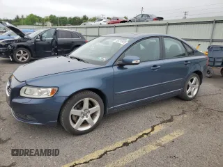 2008 Volvo S40 2.4L z VIN YV1MS390882400673, wystawiony jako Copart lot #55731975 z przebiegiem 86 071 mil mil oraz Szkoda całkowita • Salvage title. Historia ofert i sprzedaży dostępna na DreamBid. Obrazek 1.