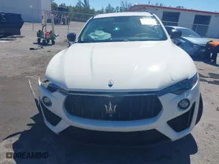 2022 Maserati Levante GT with VIN ZN661XUA9NX400266, listed as a IAAI auction lot 41733403 with 1 mi miles. Bid and sale history available at carsss.com. Image 12.