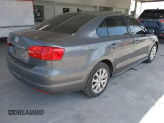 2014 Volkswagen Jetta SE z VIN 3VWD17AJXEM315517, wystawiony jako IAAI lot #42348053 z przebiegiem 120 208 mil mil oraz . Historia ofert i sprzedaży dostępna na DreamBid. Obrazek 4.