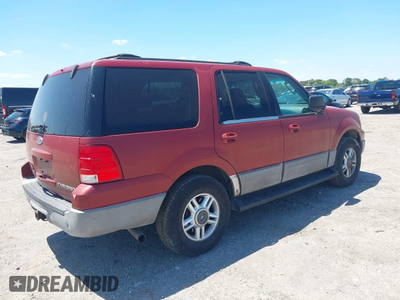 2003 Ford Expedition Special Service with VIN 1FMPU15L33LA76211, listed as a IAAI auction lot 42035061 with 211,599 mi miles. Bid and sale history available at carsss.com. Image 4.