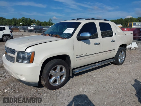 2013 Chevrolet Avalanche LTZ with VIN 3GNTKGE73DG377940, listed as a IAAI auction lot 40379669 with 91,815 mi miles. Bid and sale history available at carsss.com. Image 18.
