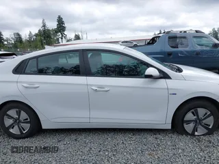 2020 Hyundai Ioniq Blue z VIN KMHC65LC0LU233688, wystawiony jako IAAI lot #42573852 z przebiegiem 61 293 mil mil oraz . Historia ofert i sprzedaży dostępna na DreamBid. Obrazek 14.