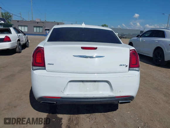 2015 Chrysler 300 S z VIN 2C3CCAGG6FH736320, wystawiony jako IAAI lot #42270198 z przebiegiem 131 549 mil mil oraz . Historia ofert i sprzedaży dostępna na DreamBid. Obrazek 16.