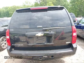2010 Chevrolet Suburban LT with VIN 1GNUCJE06AR138587, listed as a IAAI auction lot 42145484 with 283,318 mi miles and . Bid and sale history available at DreamBid. Image 15.
