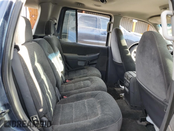 2002 Ford Explorer XLT z VIN 1FMDU73E62ZB46631, wystawiony jako Copart lot #49795745 z przebiegiem 177 518 mil mil oraz Czysty tytuł • Clean title. Historia ofert i sprzedaży dostępna na DreamBid. Obrazek 10.