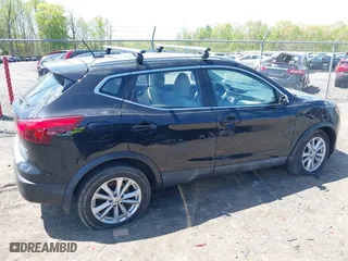 2017 Nissan Rogue Sport SL with VIN JN1BJ1CR2HW111621, listed as a IAAI auction lot 42021526 with 249,847 mi miles. Bid and sale history available at carsss.com. Image 6.