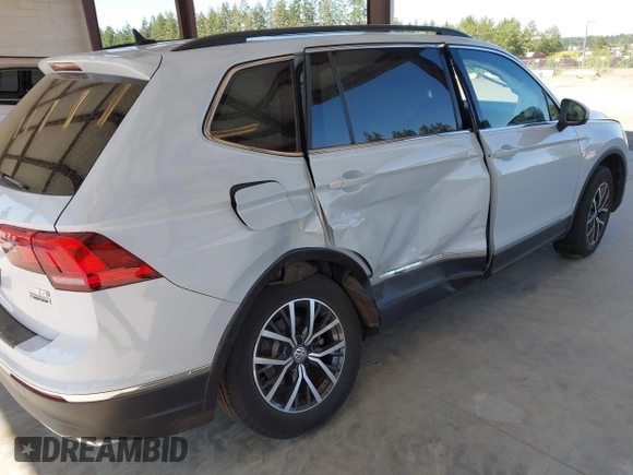 2018 Volkswagen Tiguan SEL z VIN 3VV2B7AX0JM197274, wystawiony jako IAAI lot #42392421 z przebiegiem 45 453 mil mil oraz . Historia ofert i sprzedaży dostępna na DreamBid. Obrazek 6.