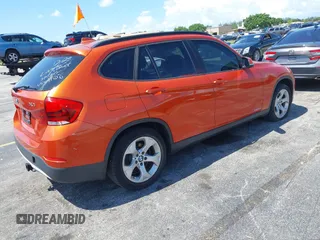 2013 BMW X1 28i z VIN WBAVM1C51DVW41056, wystawiony jako IAAI lot #40070143 z przebiegiem 152 657 mil mil oraz . Historia ofert i sprzedaży dostępna na DreamBid. Obrazek 4.