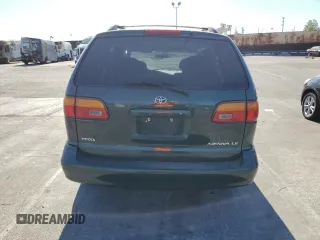 2000 Toyota Sienna LE with VIN 4T3ZF13C5YU250522, listed as a Copart auction lot 80117884 with 155,009 mi miles and Salvage Title. Bid and sale history available at carsss.com. Image 6.