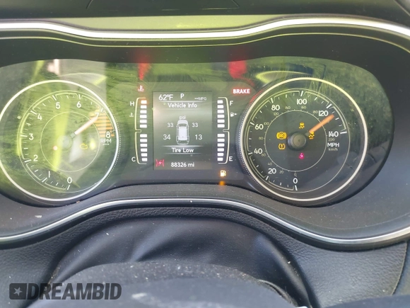 2019 Jeep Cherokee Latitude z VIN 1C4PJLCX3KD353480, wystawiony jako IAAI lot #41305389 z przebiegiem 88 326 mil mil oraz . Historia ofert i sprzedaży dostępna na DreamBid. Obrazek 7.
