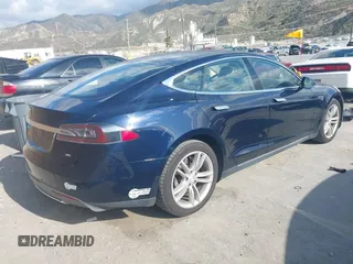 2013 Tesla Model S with VIN 5YJSA1CN8DFP07177, listed as a IAAI auction lot 42127797 with 75,227 mi miles and . Bid and sale history available at DreamBid. Image 4.
