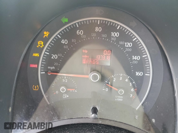 2008 Volkswagen Beetle S z VIN 3VWRW31C98M501653, wystawiony jako Copart lot #55270815 z przebiegiem 137 318 mil mil oraz Nie do naprawy • Non repairable. Historia ofert i sprzedaży dostępna na DreamBid. Obrazek 9.