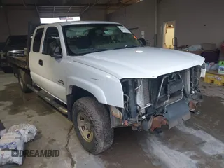2004 Chevrolet Silverado 3500 z VIN 1GCHK39284E265681, wystawiony jako IAAI lot #41435024 z przebiegiem 305 340 mil mil oraz . Historia ofert i sprzedaży dostępna na DreamBid. Obrazek 14.