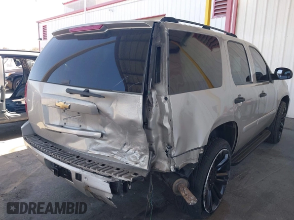 2007 Chevrolet Tahoe LS z VIN 1GNFC13C17R293787, wystawiony jako IAAI lot #42517818 z przebiegiem 293 307 mil mil oraz . Historia ofert i sprzedaży dostępna na DreamBid. Obrazek 4.
