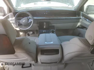 2025 Cadillac Escalade z VIN 1GYS9GRL2SR150916, wystawiony jako Copart lot #54397255 z przebiegiem 3 650 mil mil oraz Szkoda całkowita • Salvage title. Historia ofert i sprzedaży dostępna na DreamBid. Obrazek 8.