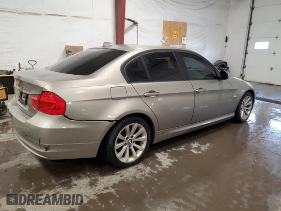 2011 BMW 3 Series 328i xDrive z VIN WBAPK5C53BA994635, wystawiony jako Copart lot #50235645 z przebiegiem 107 780 mil mil oraz Nie do naprawy • Non repairable. Historia ofert i sprzedaży dostępna na DreamBid. Obrazek 3.