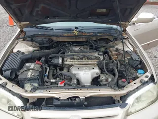 2002 Honda Accord EX z VIN 1HGCG56632A133738, wystawiony jako IAAI lot #42104355 z przebiegiem 236 202 mil mil oraz . Historia ofert i sprzedaży dostępna na DreamBid. Obrazek 10.