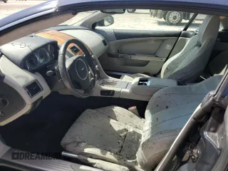 2009 Aston Martin DB9 z VIN SCFAD02E79GB10991, wystawiony jako Copart lot #75089204 z przebiegiem Nie podano mil oraz Szkody całkowita. Historia ofert i sprzedaży dostępna na DreamBid. Obrazek 7.