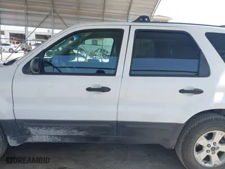 2005 Ford Escape XLT with VIN 1FMYU93155KA43398, listed as a IAAI auction lot 41930802 with 115,755 mi miles. Bid and sale history available at carsss.com. Image 14.