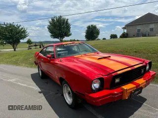 1978 Ford Mustang z VIN 8F03F182544, wystawiony jako Copart lot #75172034 z przebiegiem 51 959 mil mil oraz Czysty tytuł • Clean title. Historia ofert i sprzedaży dostępna na DreamBid. Obrazek 1.