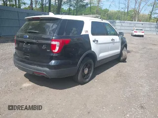 2016 Ford Police Interceptor Utility z VIN 1FM5K8AR3GGB36826, wystawiony jako IAAI lot #42177474 z przebiegiem 65 464 mil mil oraz . Historia ofert i sprzedaży dostępna na DreamBid. Obrazek 4.