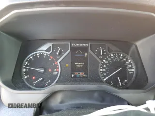 2022 Toyota Tundra SR z VIN 5TFKB5AA4NX008379, wystawiony jako Copart lot #53717915 z przebiegiem 56 199 mil mil oraz Szkoda całkowita • Salvage title. Historia ofert i sprzedaży dostępna na DreamBid. Obrazek 9.