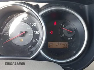 2009 Nissan Versa S z VIN 3N1BC13E19L353170, wystawiony jako IAAI lot #41493381 z przebiegiem 135 765 mil mil oraz . Historia ofert i sprzedaży dostępna na DreamBid. Obrazek 7.