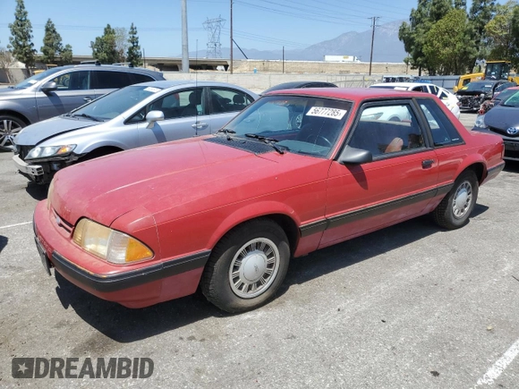 1988 Ford Mustang z VIN 1FABP40A9JF257876, wystawiony jako Copart lot #56777285 z przebiegiem 33 247 mil mil oraz Czysty tytuł • Clean title. Historia ofert i sprzedaży dostępna na DreamBid. Obrazek 1.