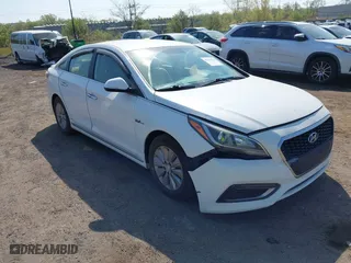 2017 Hyundai Sonata Hybrid SE with VIN KMHE24L1XHA058355, listed as a IAAI auction lot 42114412 with 245,282 mi miles. Bid and sale history available at carsss.com. Image 1.