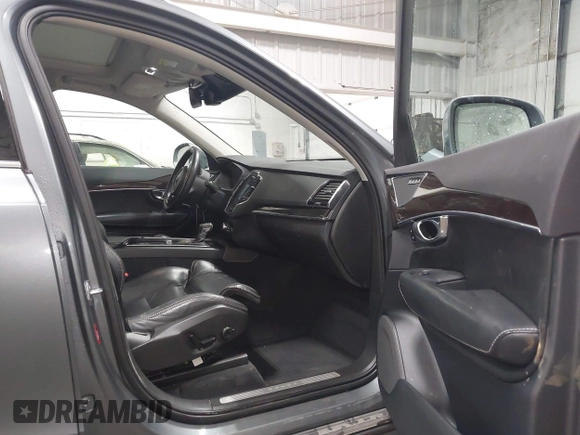 2018 Volvo XC90 Momentum z VIN YV4A22PK5J1371701, wystawiony jako IAAI lot #41647816 z przebiegiem 48 603 mil mil oraz . Historia ofert i sprzedaży dostępna na DreamBid. Obrazek 5.