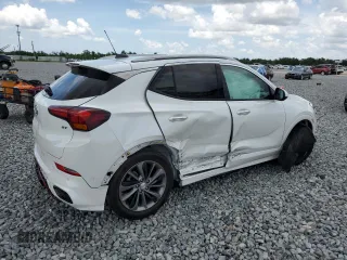 2021 Buick Encore GX Essence z VIN KL4MMFSL3MB145909, wystawiony jako Copart lot #59030565 z przebiegiem 9 279 mil mil oraz Nie do naprawy • Non repairable. Historia ofert i sprzedaży dostępna na DreamBid. Obrazek 3.