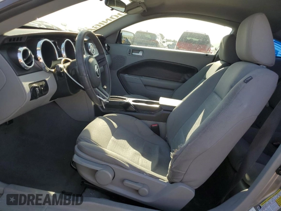 2008 Ford Mustang Deluxe z VIN 1ZVHT80N785139980, wystawiony jako Copart lot #58023795 z przebiegiem 155 951 mil mil oraz Szkoda całkowita • Salvage title. Historia ofert i sprzedaży dostępna na DreamBid. Obrazek 7.