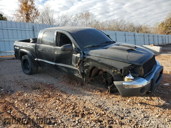 2005 Dodge Dakota SLT z VIN 1D7HW48K45S139614, wystawiony jako Copart lot #83898134 z przebiegiem 200 188 mil mil oraz Szkoda całkowita • Salvage title. Historia ofert i sprzedaży dostępna na DreamBid. Obrazek 4.