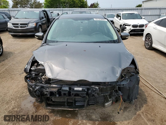 2014 Ford Focus SE z VIN 1FADP3K29EL187201, wystawiony jako Copart lot #59125805 z przebiegiem Nie podano mil oraz Szkoda całkowita • Salvage title. Historia ofert i sprzedaży dostępna na DreamBid. Obrazek 5.