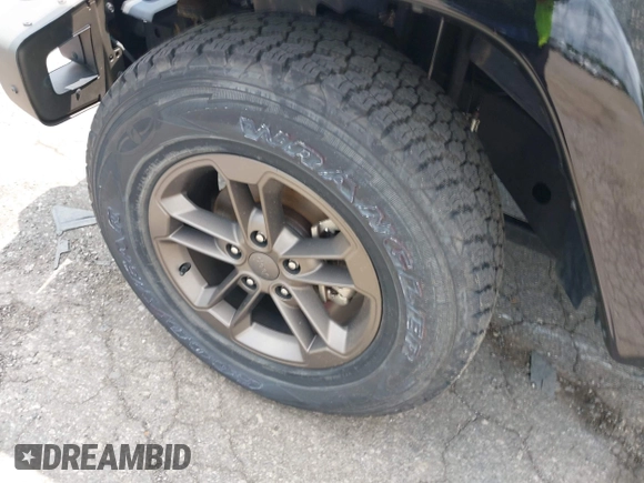 2016 Jeep Wrangler Unlimited Sahara z VIN 1C4HJWEG3GL343340, wystawiony jako IAAI lot #42683859 z przebiegiem 92 878 mil mil oraz . Historia ofert i sprzedaży dostępna na DreamBid. Obrazek 12.