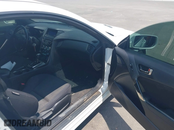 2013 Hyundai Genesis Coupe Premium z VIN KMHHT6KD4DU088543, wystawiony jako IAAI lot #42580445 z przebiegiem 149 303 mil mil oraz . Historia ofert i sprzedaży dostępna na DreamBid. Obrazek 5.