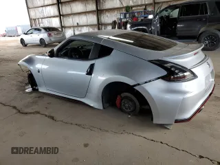 2015 Nissan 370Z Nismo z VIN JN1AZ4EH1FM441060, wystawiony jako Copart lot #53423725 z przebiegiem Nie podano mil oraz Szkody całkowita. Historia ofert i sprzedaży dostępna na DreamBid. Obrazek 2.