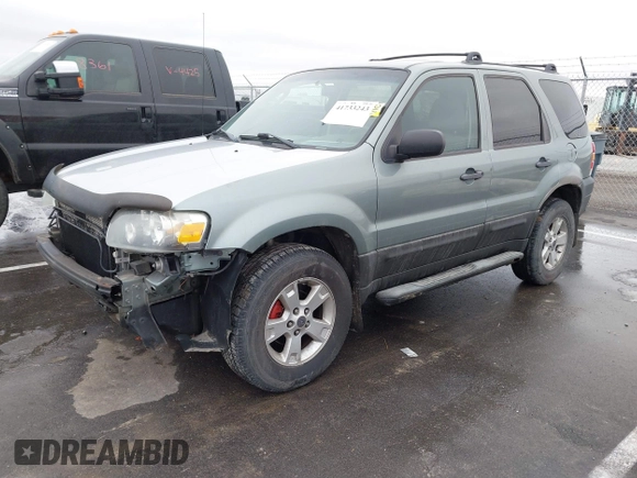 2006 Ford Escape XLT with VIN 1FMYU03126KC55897, listed as a IAAI auction lot 41733243 with 136,989 mi miles. Bid and sale history available at carsss.com. Image 2.