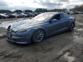 2022 Tesla Model S z VIN 5YJSA1E52NF493608, wystawiony jako Copart lot #52076245 z przebiegiem 18 236 mil mil oraz Szkoda całkowita • Salvage title. Historia ofert i sprzedaży dostępna na DreamBid. Obrazek 1.