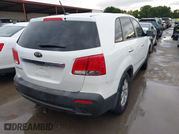 2012 Kia Sorento LX z VIN 5XYKTCA68CG268717, wystawiony jako IAAI lot #42373058 z przebiegiem 171 790 mil mil oraz . Historia ofert i sprzedaży dostępna na DreamBid. Obrazek 4.