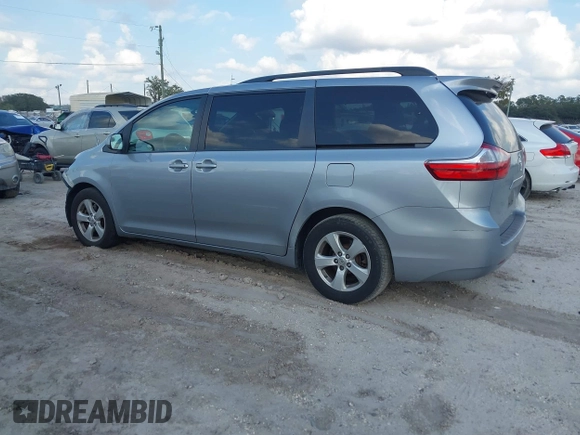 2015 Toyota Sienna LE AAS z VIN 5TDKK3DCXFS653627, wystawiony jako IAAI lot #41477920 z przebiegiem Nie podano mil oraz . Historia ofert i sprzedaży dostępna na DreamBid. Obrazek 3.