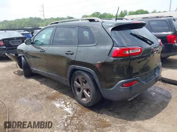 2016 Jeep Cherokee Latitude z VIN 1C4PJMCS3GW326575, wystawiony jako IAAI lot #42502217 z przebiegiem 76 805 mil mil oraz . Historia ofert i sprzedaży dostępna na DreamBid. Obrazek 3.