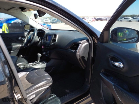 2019 Jeep Cherokee Latitude Plus with VIN 1C4PJLLBXKD176124, listed as a IAAI auction lot 41851150 with 90,101 mi miles. Bid and sale history available at carsss.com. Image 5.