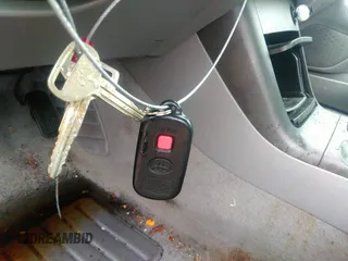 2005 Toyota Camry STD z VIN 4T1BE32K05U555388, wystawiony jako IAAI lot #42119726 z przebiegiem 148 376 mil mil oraz . Historia ofert i sprzedaży dostępna na DreamBid. Obrazek 11.