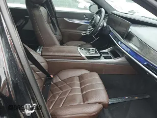 2024 BMW 7 Series 760i xDrive z VIN WBA33EJ02RCR69064, wystawiony jako Copart lot #74063964 z przebiegiem 2 938 mil mil oraz Nie do naprawy • Non repairable. Historia ofert i sprzedaży dostępna na DreamBid. Obrazek 7.